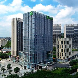 Holiday Inn Guangzhou South Lake Hotel - Ideal For Business & Leisure